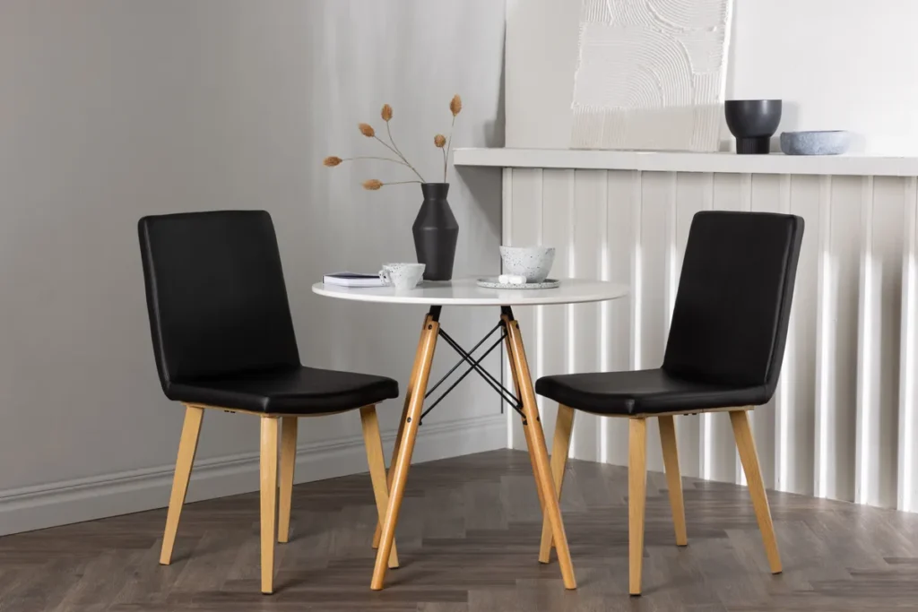 Danburi & Today Runda Matbord ⌀60 White + Matstolar Black