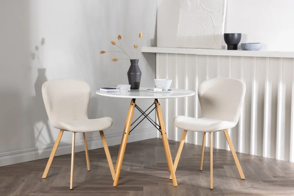 Danburi & Lilja Runda Matbord ⌀60 White + Matstolar Beige