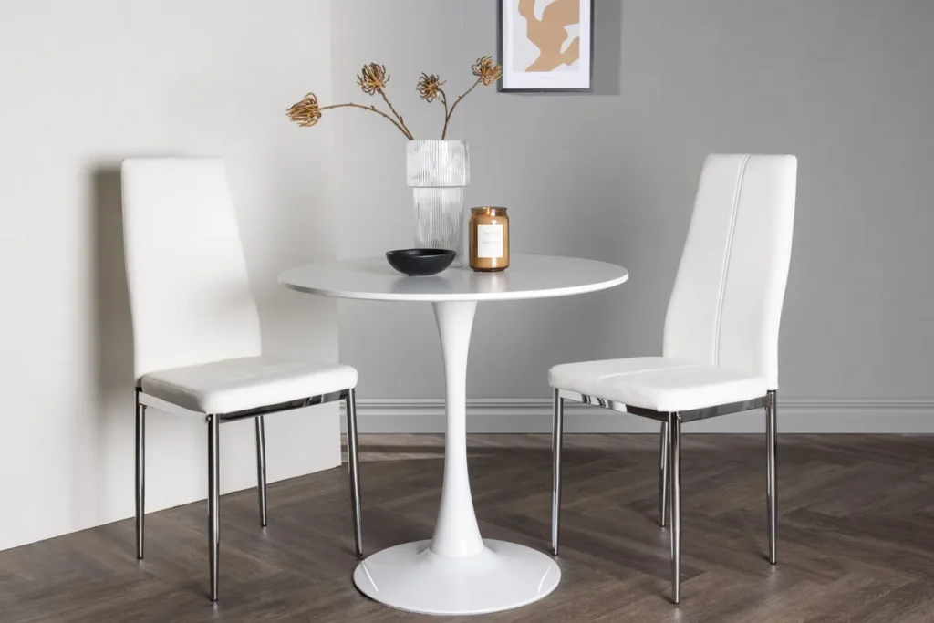 Hamden & Pastill Runda Matbord ⌀80 White + Matstolar White