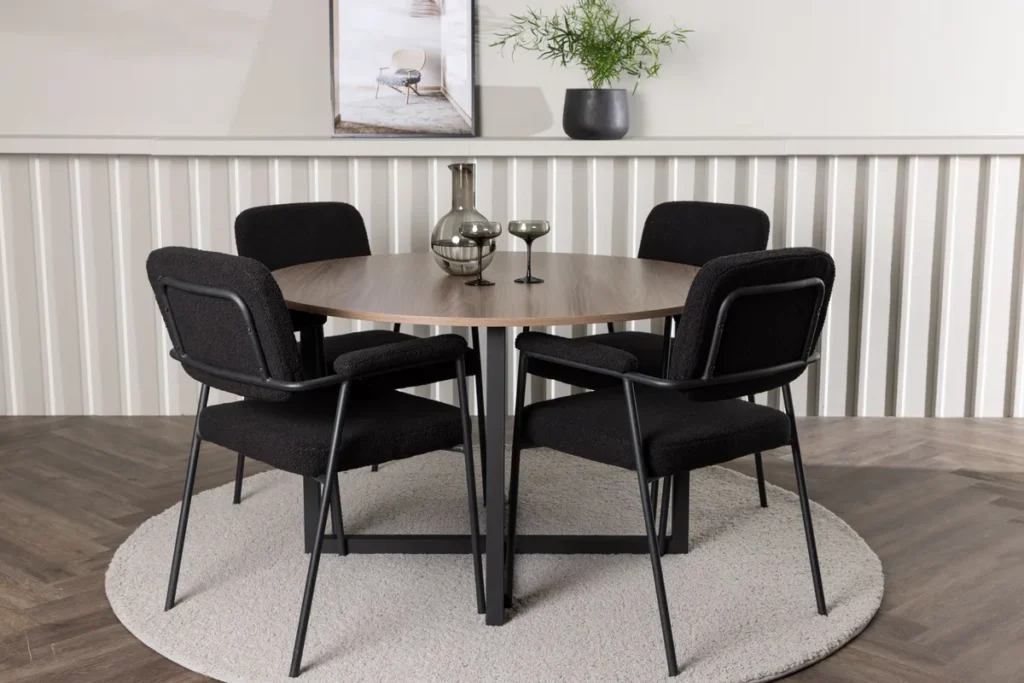 Durango & Yesterday Runda Matbord ⌀120 Walnut + Matstolar Black