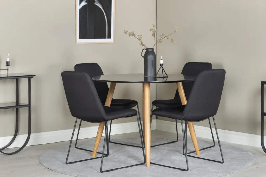Muce & Plaza Matstolar Svart + Runda Matbord ⌀100 Svart
