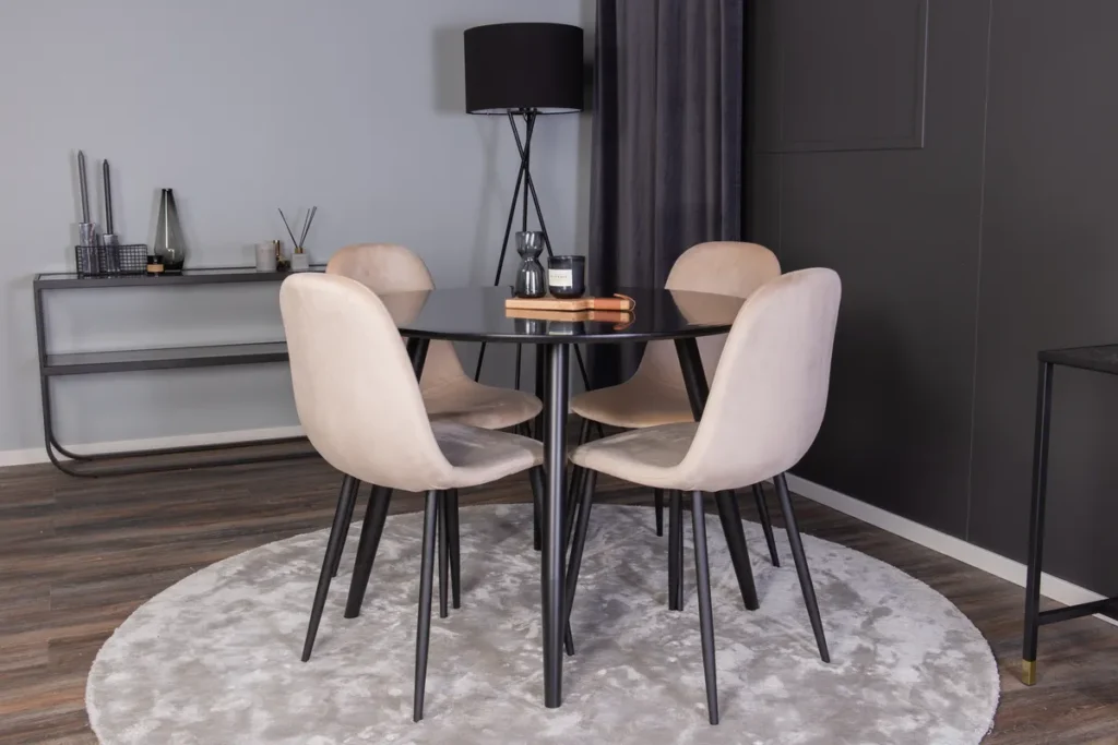 Polar & Plaza Matstolar Beige + Runda Matbord ⌀100 Black