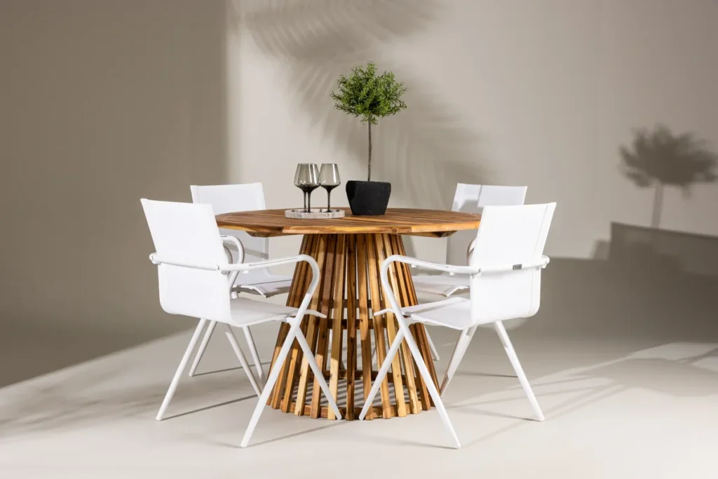 Alina & Lumpur Matstolar Vit + Runda Matbord 120 Natur
