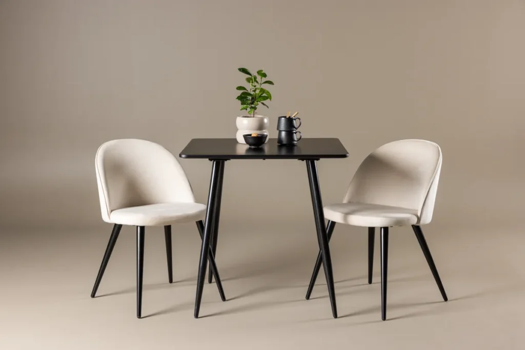 Velvet & Polar Matstolar Beige + Rektangulära Matbord 75 x 75 Black
