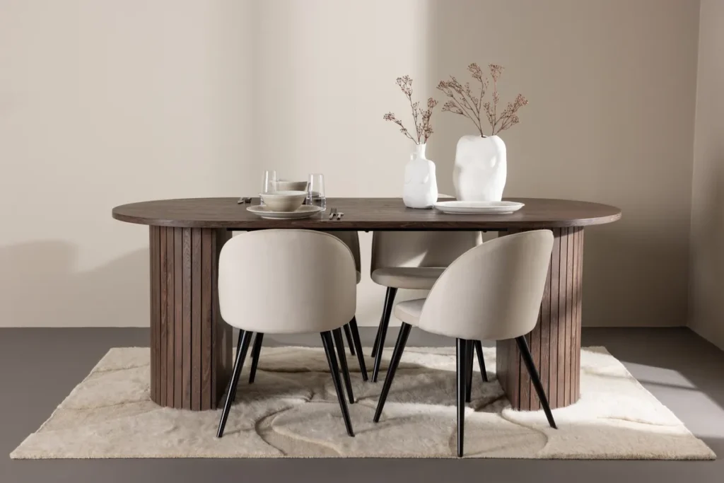Velvet & Härön Matstolar Beige + Ovala Matbord 200 x 90 Mocca
