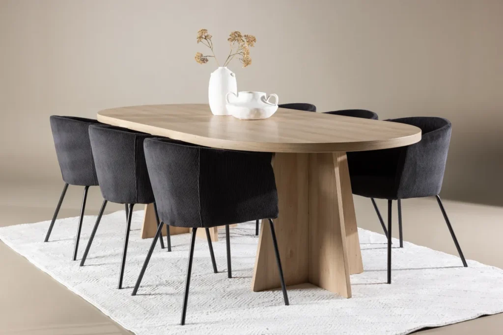 Berit & Bootcut Matstolar Black + Ovala Matbord 230 x 115 Nature