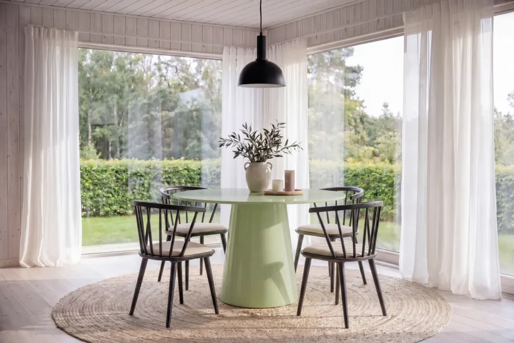 Lanzo & Bobby Runda Matbord Ø120 Light Green + Matstolar Black
