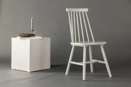 Lönneberga Matstolar Light Grey
