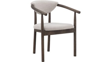Ryan i Beige Bouclé – BruNejljad Ek – Dina Möbler